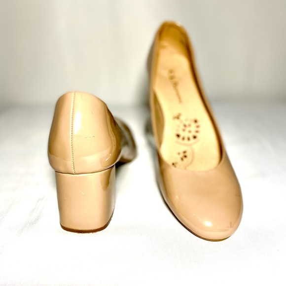 CL by Laundry Leather Heels Closed Toe Chunky Block Mid Heel Pump Office Work - Picture 12 of 12